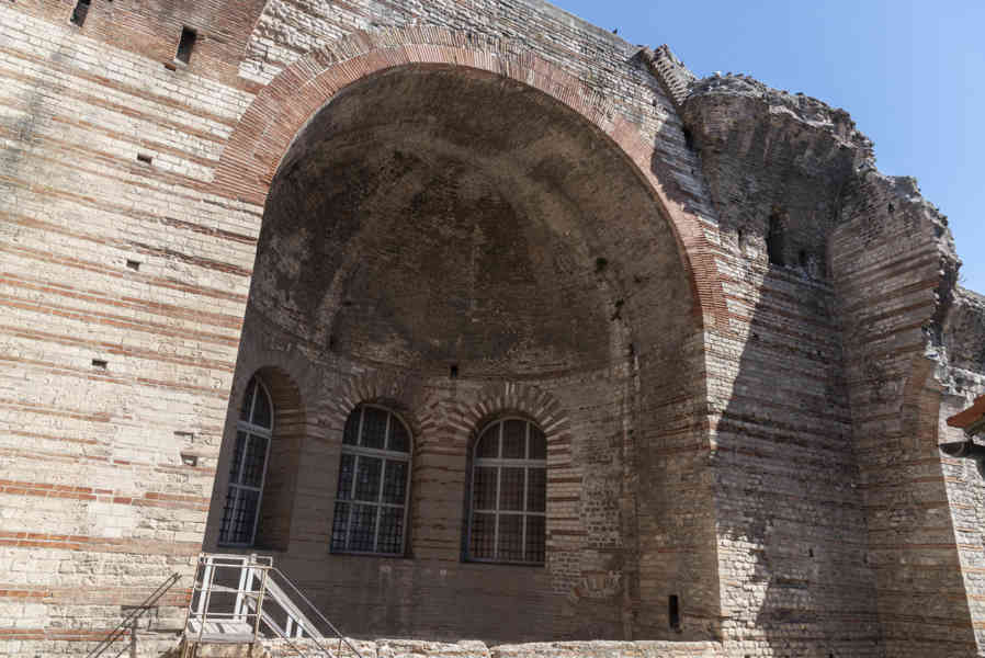 Francia - Arles 074 - Termas de Constantin.jpg